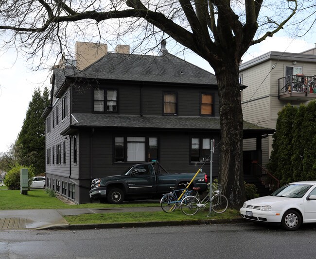 2547 Birch St in Vancouver, BC - Building Photo - Primary Photo