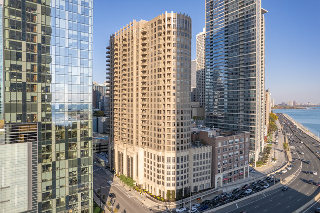 530-540 N Lake Shore Dr in Chicago, IL - Building Photo - Building Photo