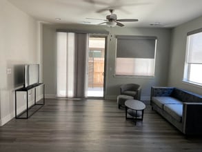 2 W Good Ave in Visalia, CA - Building Photo - Building Photo