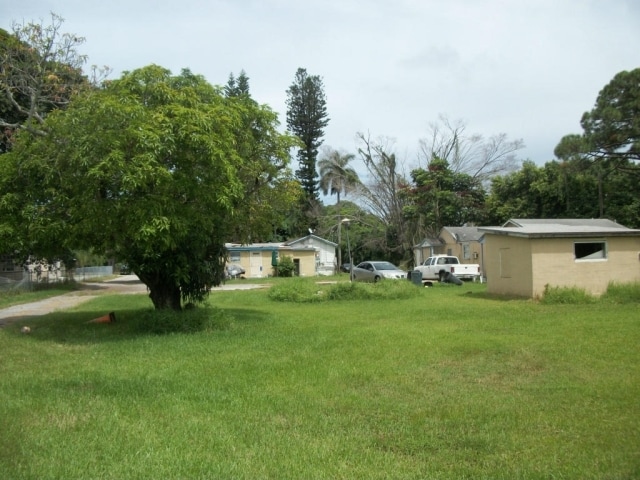 3861 Gulfstream Rd in Lake Worth, FL - Building Photo