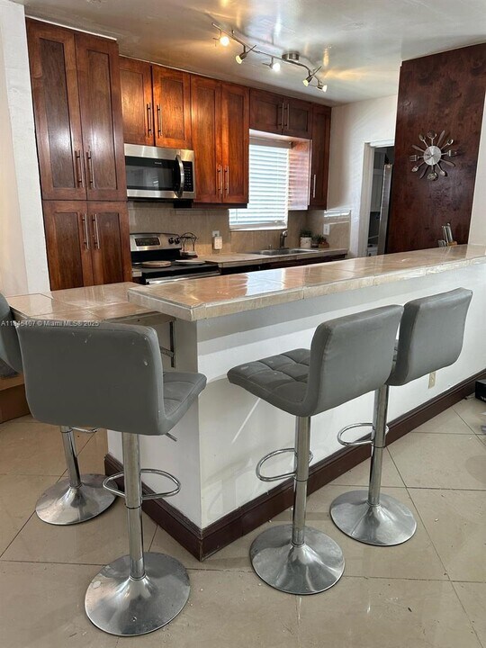 305 SW 7th St in Hallandale Beach, FL - Foto de edificio