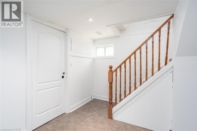 2162 Mt Forest Dr in Burlington, ON - Building Photo - Building Photo