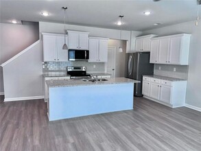2557 Swan Lake Dr SW in Grayson, GA - Building Photo - Building Photo
