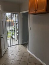 1934 W 35th St, Unit 1936.5 in Los Angeles, CA - Foto de edificio - Building Photo