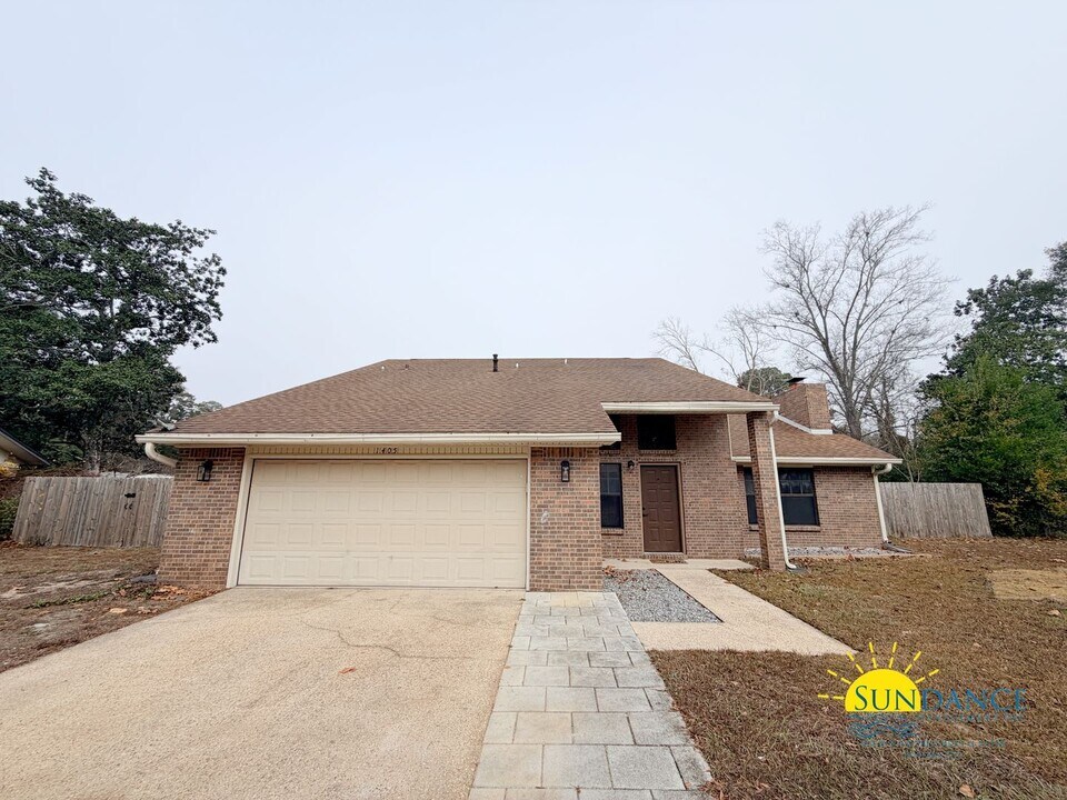 1405 Date Palm Cir in Niceville, FL - Building Photo