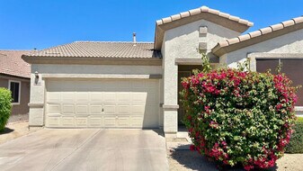 6660 E Roland St in Mesa, AZ - Building Photo