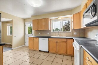 6128 W 84th Ave in Arvada, CO - Foto de edificio - Building Photo