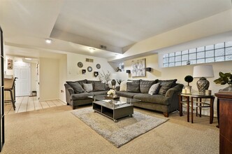 6216 N Richmond St in Chicago, IL - Building Photo - Interior Photo