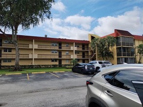 3195 Foxcroft Rd, Unit F212 in Miramar, FL - Building Photo - Building Photo