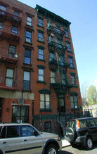 237 E 2nd St in New York, NY - Foto de edificio - Building Photo