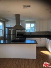 2301 1/2 Hauser Blvd in Los Angeles, CA - Building Photo - Building Photo