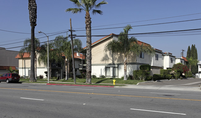 6101-6133 Orange Ave in Cypress, CA - Building Photo - Building Photo