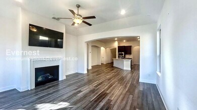 8602 Glass Gem Dr in San Antonio, TX - Building Photo - Building Photo