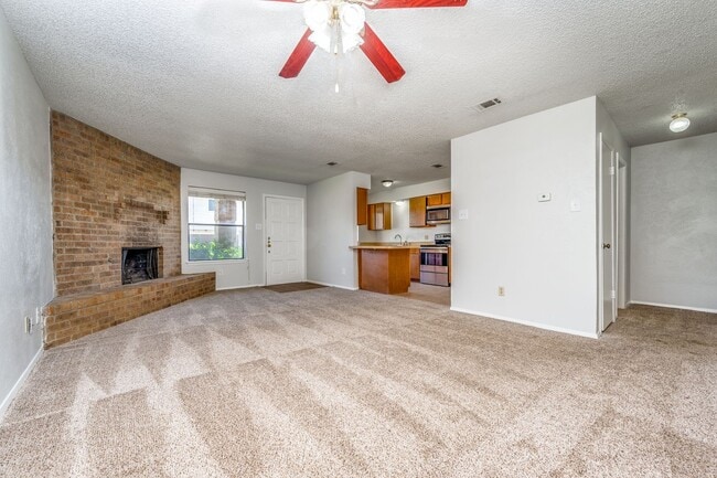 2438 W Northgate Dr in Irving, TX - Building Photo - Building Photo