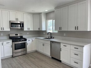 716 Mayberry Ave in Hemet, CA - Building Photo - Building Photo