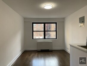 E 16 ST, Unit 3X in New York, NY - Foto de edificio - Building Photo