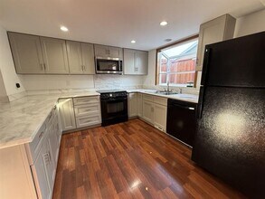 1943 SE 73rd Ave in Hillsboro, OR - Building Photo - Building Photo