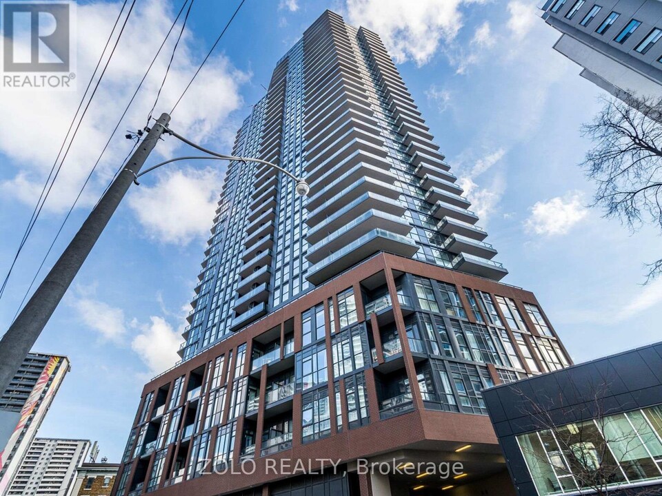 159-P159 Wellesley St E in Toronto, ON - Building Photo