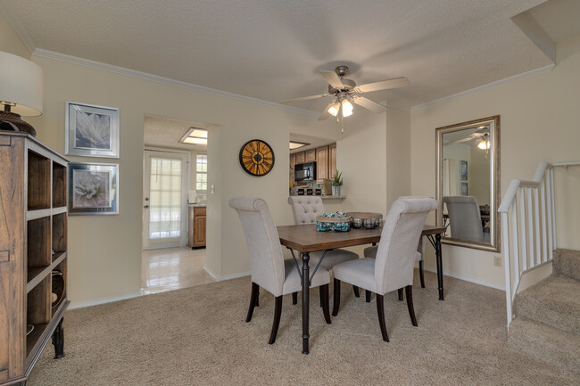 Creekwood Apartments in Tulsa, OK - Building Photo - Interior Photo