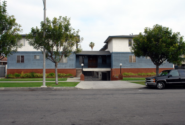 Stepney Apartments in Inglewood, CA - Building Photo - Building Photo