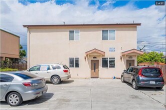 713 W 80th St in Los Angeles, CA - Building Photo - Building Photo