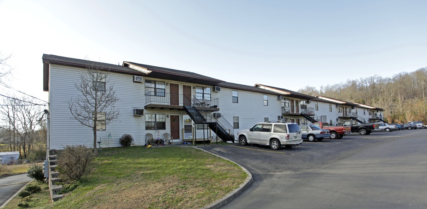 Greenview Apartments in Powell, TN - Building Photo