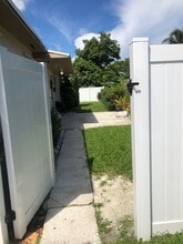 55 NW 33rd St, Unit 55 in Miami, FL - Building Photo - Building Photo