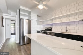 860 W 33rd St in Baltimore, MD - Building Photo - Building Photo