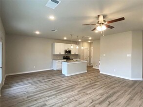 195 Fieldwood Dr in Mustang Ridge, TX - Building Photo - Building Photo