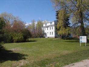 30 Littlefield Rd in Wells, ME - Foto de edificio - Building Photo