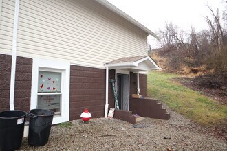 525 6th St, Unit 2 in California, PA - Building Photo - Building Photo