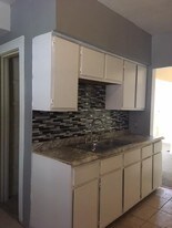 398 Douglas St, Unit 1 in Akron, OH - Building Photo