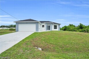 3315 7th St SW in Lehigh Acres, FL - Building Photo