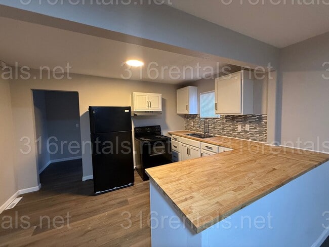 2302 S Washington Ave in Wichita, KS - Building Photo - Building Photo