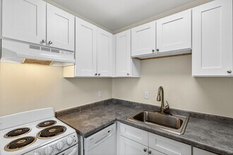 96 East Apartments in Janesville, WI - Building Photo - Building Photo