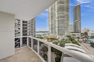 400 Alton Rd in Miami Beach, FL - Building Photo