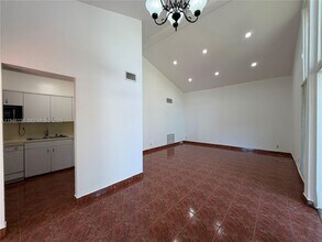 7081 W Sunrise Blvd in Plantation, FL - Building Photo - Building Photo