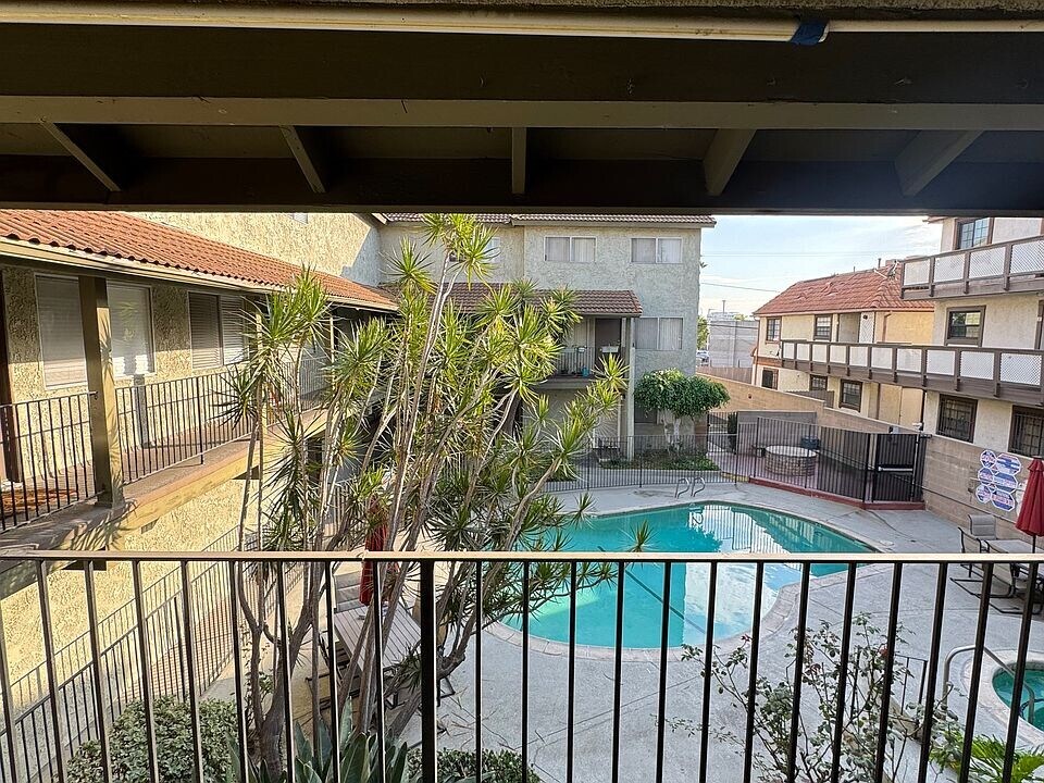 8208 California St in Buena Park, CA - Building Photo