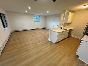 20 Crum Elbow Rd in Hyde Park, NY - Building Photo - Building Photo