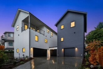 2561 31st Ave W in Seattle, WA - Building Photo - Building Photo
