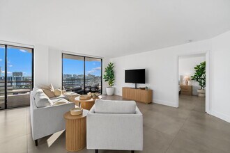 3300 NE 191st St in Aventura, FL - Foto de edificio - Building Photo