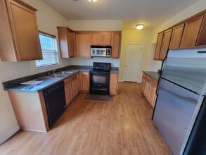 204 Chartwell Dr in Greer, SC - Building Photo - Building Photo