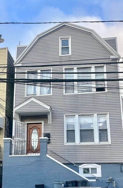258 Winfield Ave in Jersey City, NJ - Building Photo