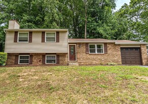 2126 Briarwood Dr in Waldorf, MD - Building Photo