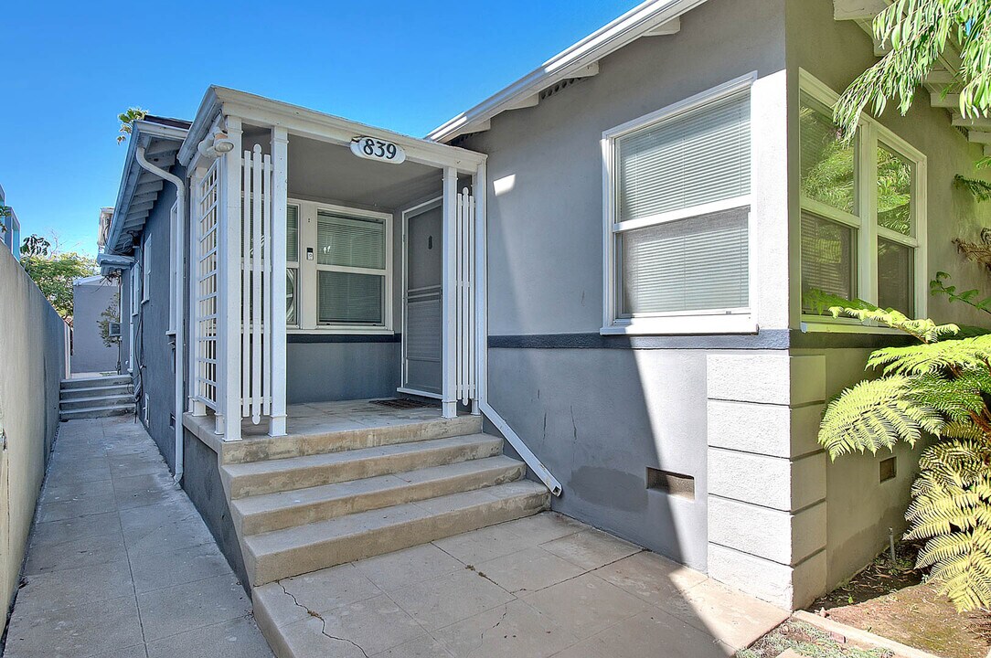 839 Grant St in Santa Monica, CA - Foto de edificio