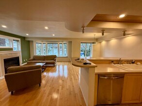 1629 Queen Anne Ave N in Seattle, WA - Building Photo - Building Photo