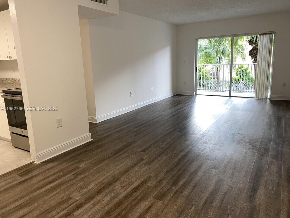 5112 NW 79th Ave in Doral, FL - Building Photo