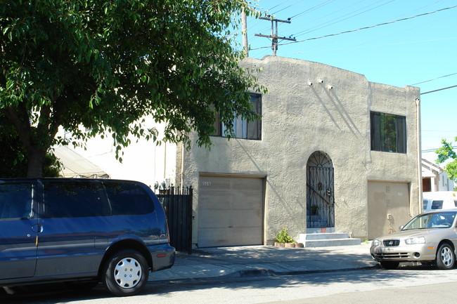 1085 42nd St in Emeryville, CA - Building Photo - Building Photo