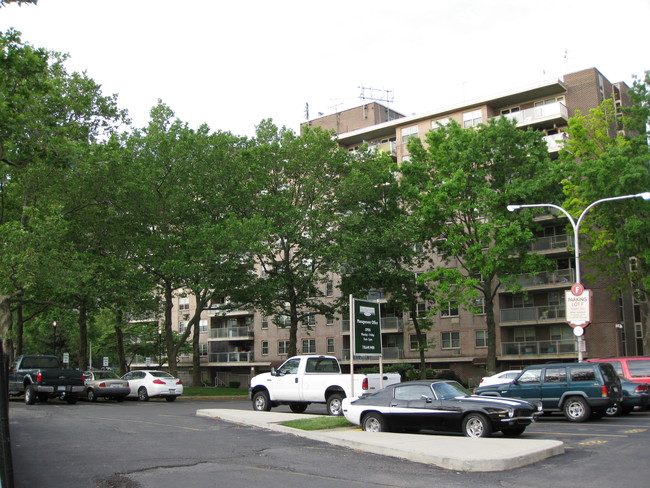 MeadowWood West at Gateway in Brooklyn, NY - Foto de edificio - Building Photo