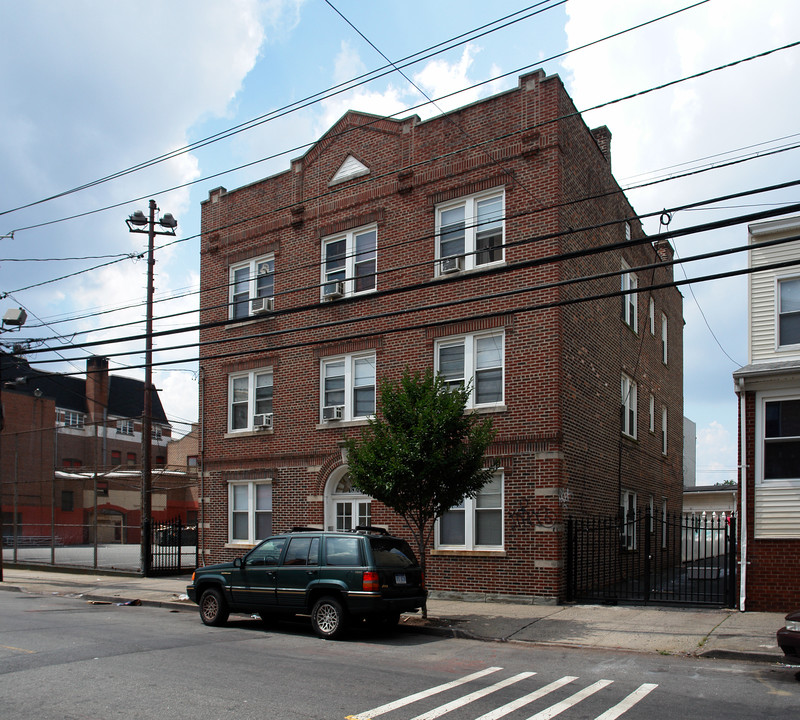 630-632 N 6th St in Newark, NJ - Building Photo